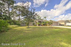 823 Emerson Dr NE