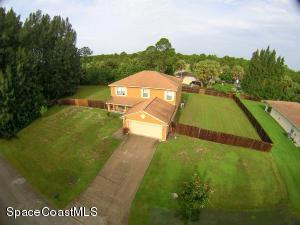 744 Giblin Ave SW
