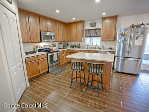 744 Giblin Ave SW