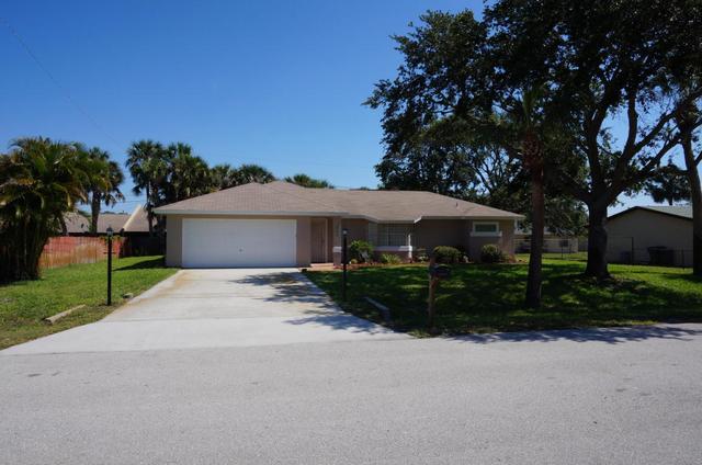 1040 Hazelwood Dr