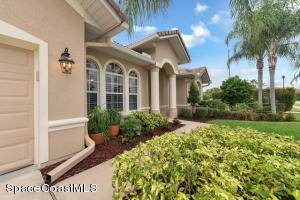902 Balmoral Way