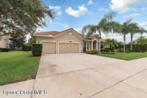 902 Balmoral Way