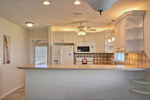 For Sale: 105 Springlake Ct #APT 107 Vero Beach, FL 32962