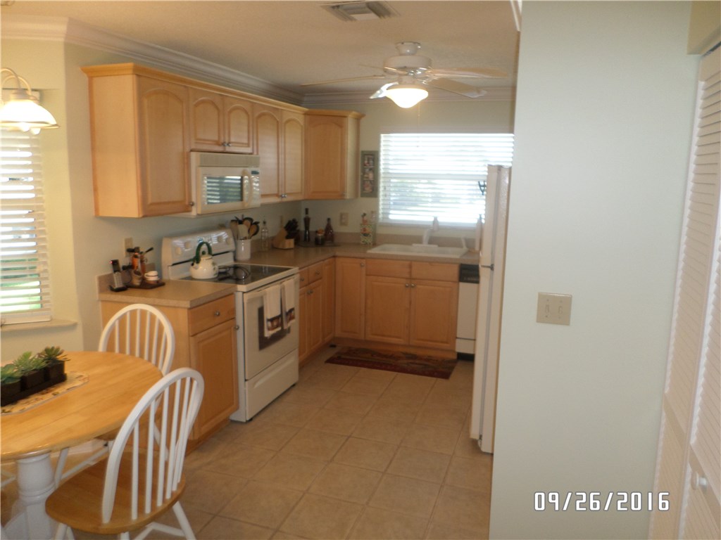 655 W Lake Jasmine Cir #207