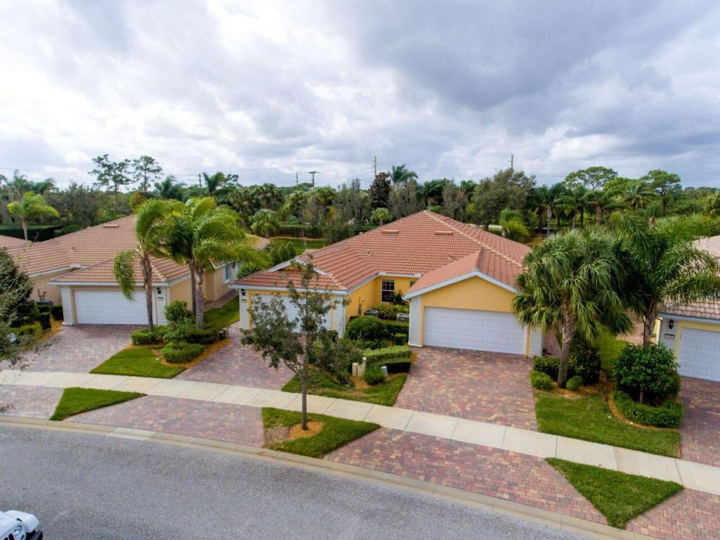 4989 Corsica Sq