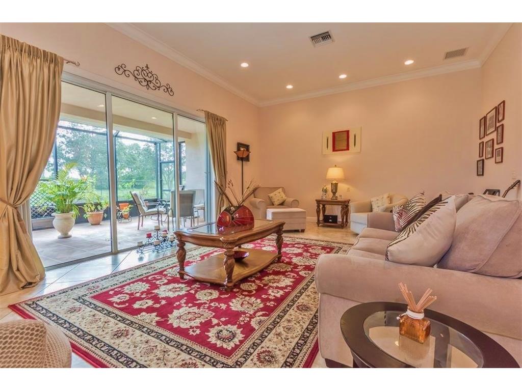 5853 Pine Ridge Cir
