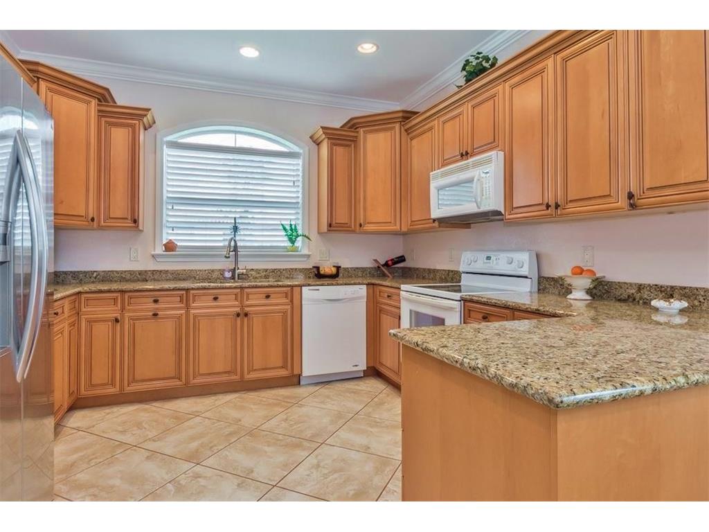 5853 Pine Ridge Cir