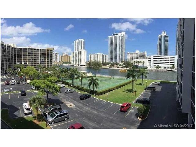 400 Leslie Dr #502