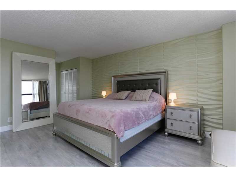 For Sale: 2500 Parkview Dr #APT 2008 Hallandale, FL 33009