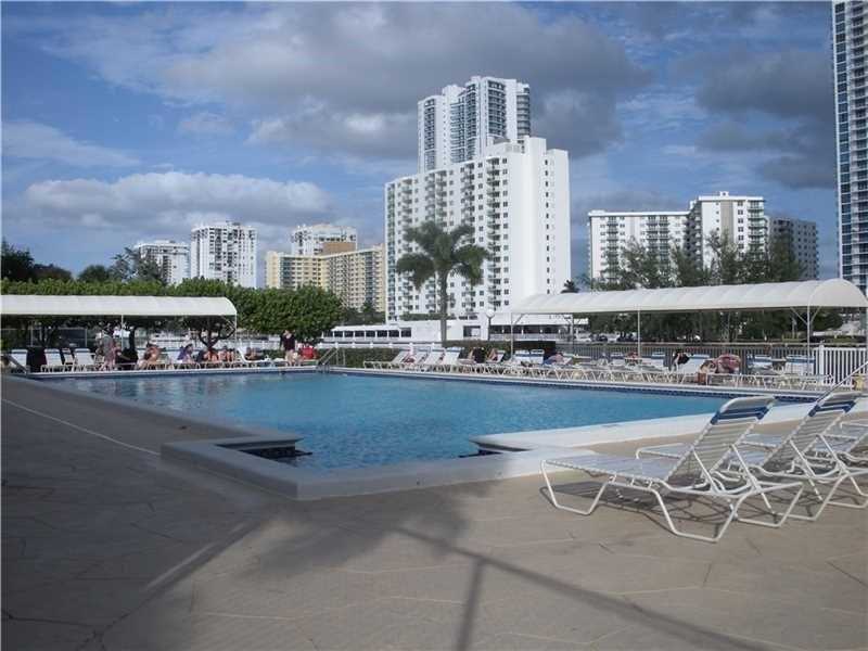 400 Leslie Dr #304 Hallandale, FL 33009