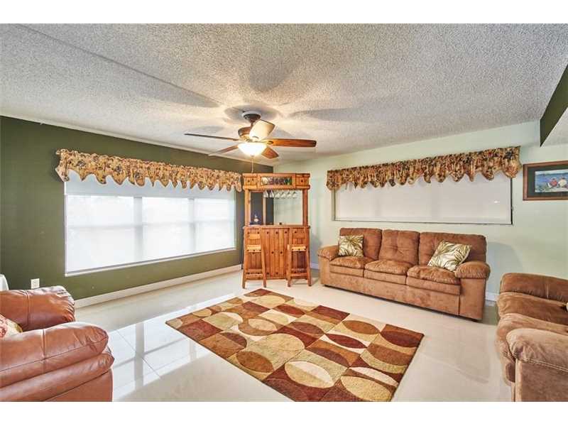 200 Golden Isles Dr #401