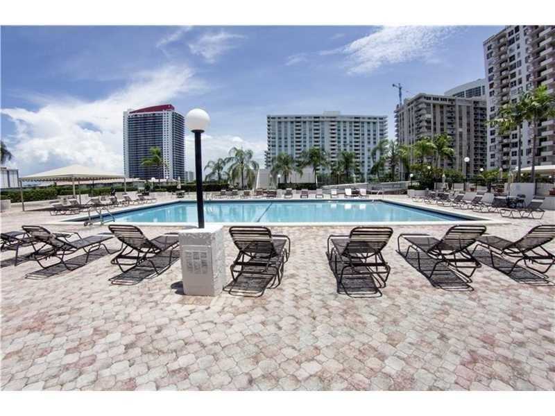 1865 S Ocean Dr #18E