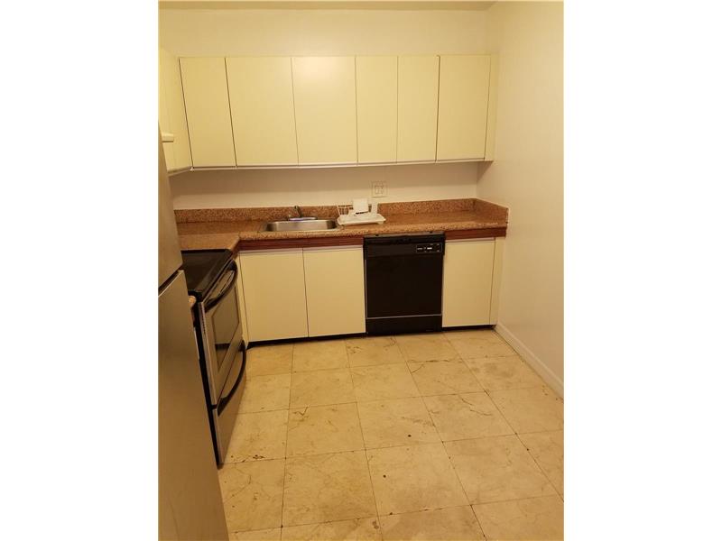 2500 Parkview Dr #808