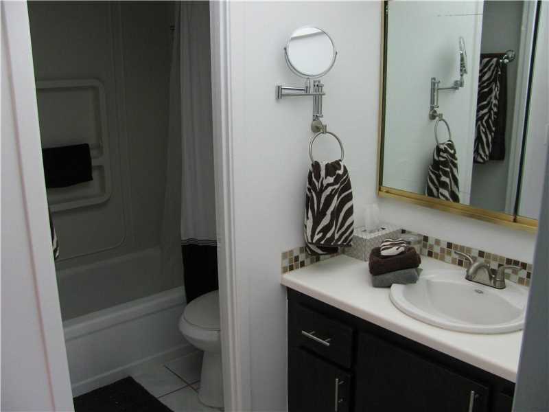 200 Diplomat Pkwy #426