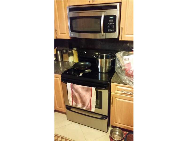 1642 W 65th St Hialeah, FL 33012