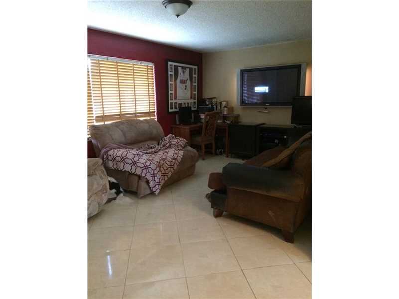 1642 W 65th St Hialeah, FL 33012