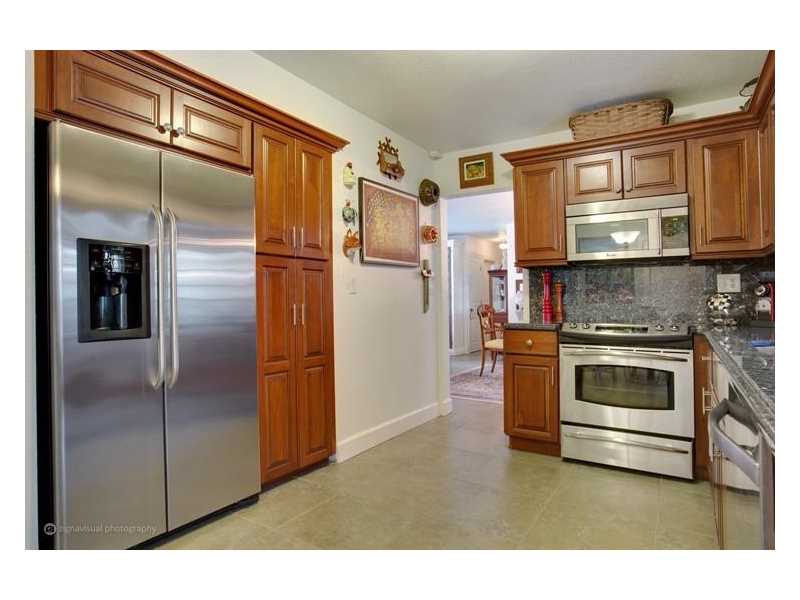 14715 Mahogany Ct, Hialeah FL 33014