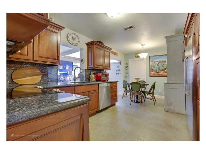 14715 Mahogany Ct, Hialeah FL 33014