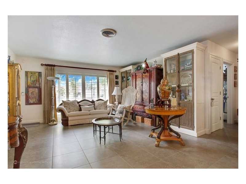 14715 Mahogany Ct, Hialeah FL 33014