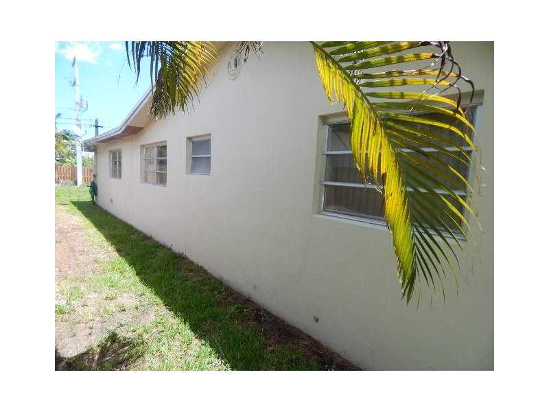 2115 N 40th Ave Hollywood, FL 33021
