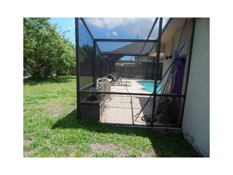 2115 N 40th Ave Hollywood, FL 33021