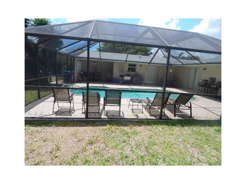 2115 N 40th Ave Hollywood, FL 33021