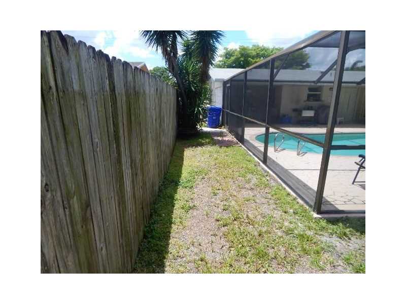 2115 N 40th Ave Hollywood, FL 33021