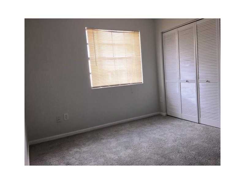905 N Franklin Ave #905D