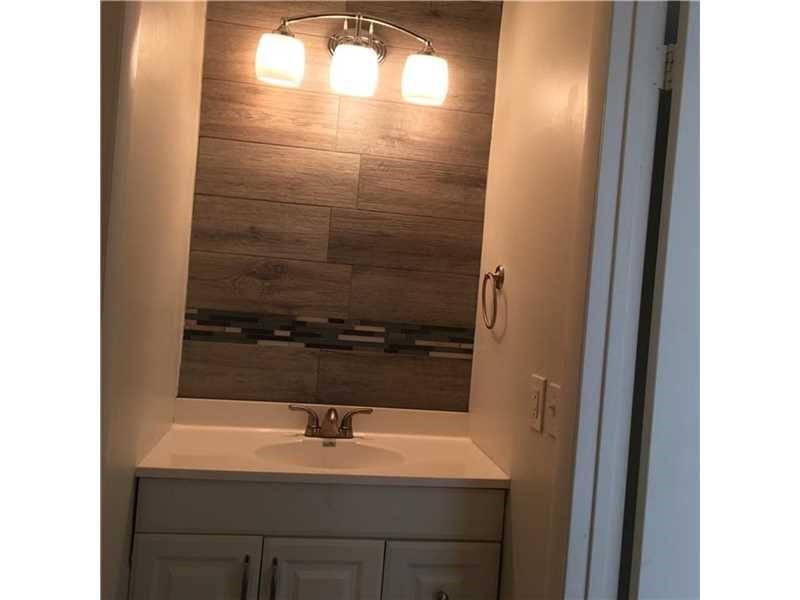 905 N Franklin Ave #905D