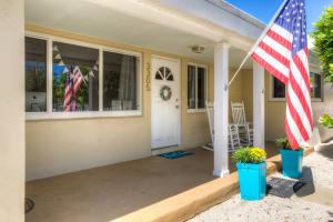 3305 Riviera Dr