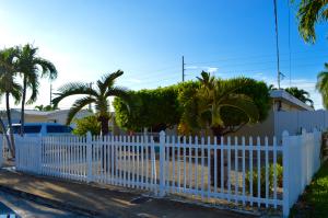 3305 Riviera Dr