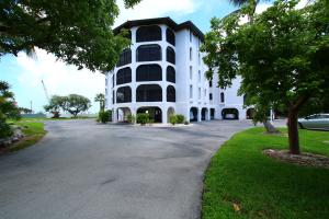 2000 Overseas Hwy #G44