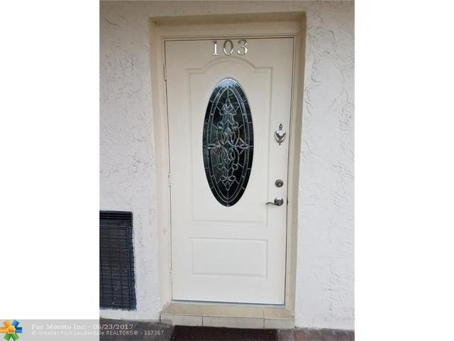 9711 N Hollybrook Lake Dr #303