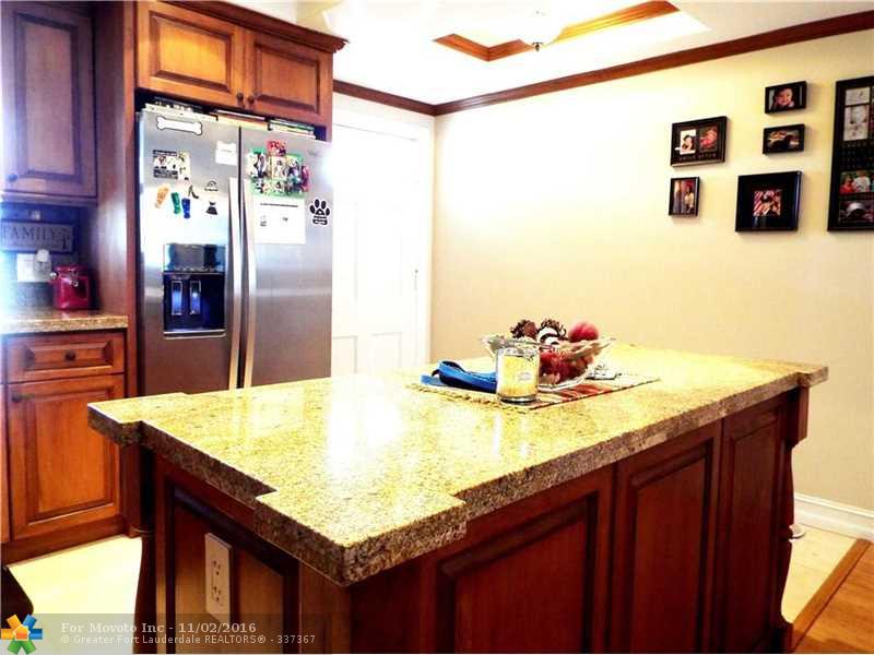 2401 NE 36th St #204