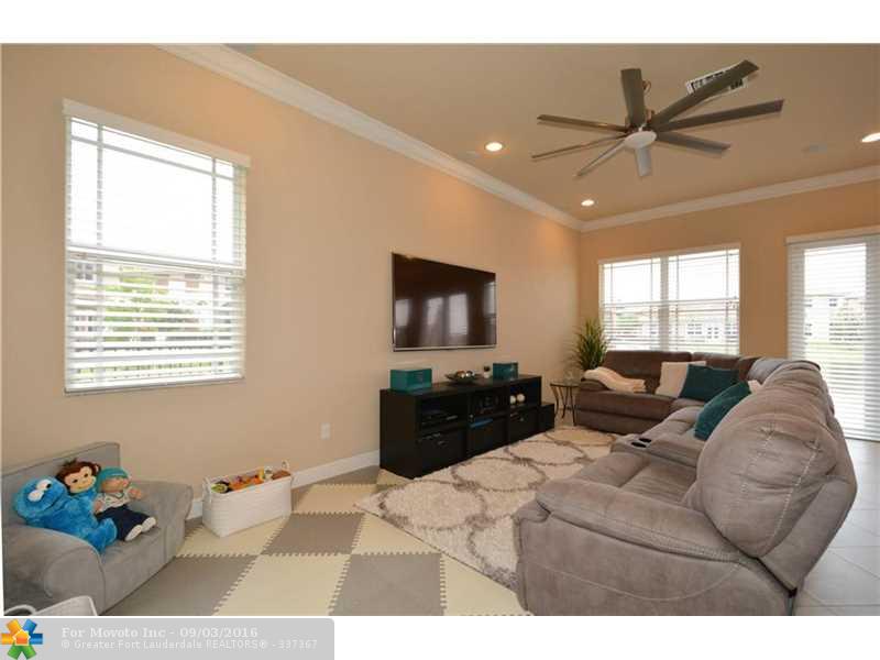 10321 Waterside Ct