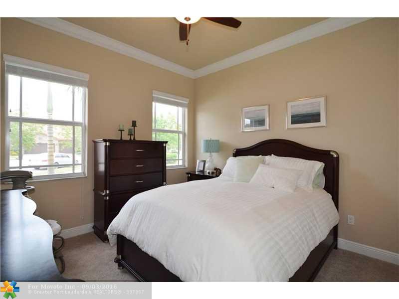 10321 Waterside Ct