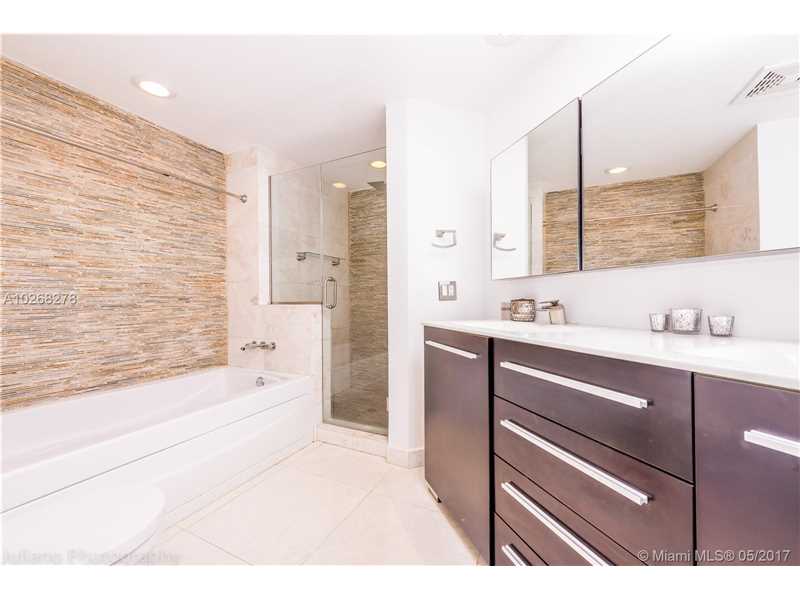 88 SW 7 St #1608