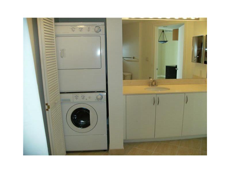 1750 N Bayshore Dr #3201