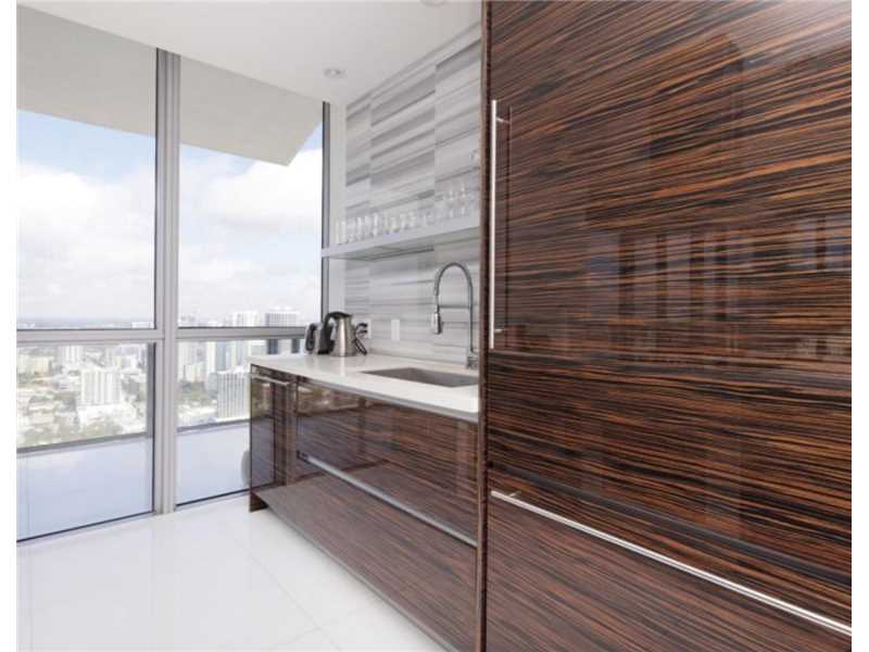 1100 Biscayne Blvd #4907