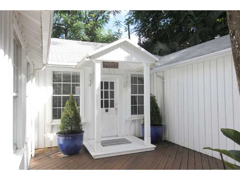 For Sale: 3729 Kumquat Ave Miami, FL 33133