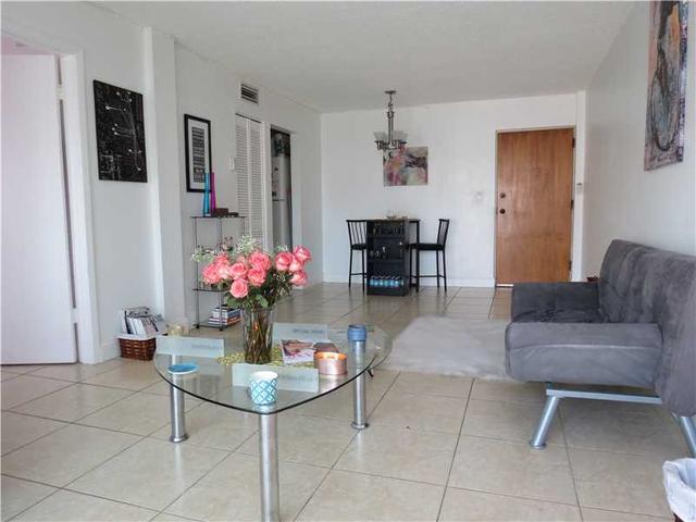 2920 SW 28th Ter #402