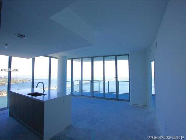 2900 NE 7th Ave #907
