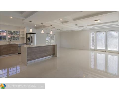 880 NE 72 St