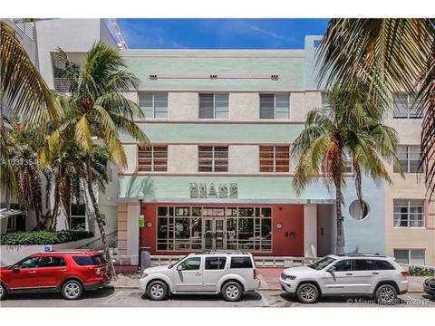 1623 Collins Ave #711