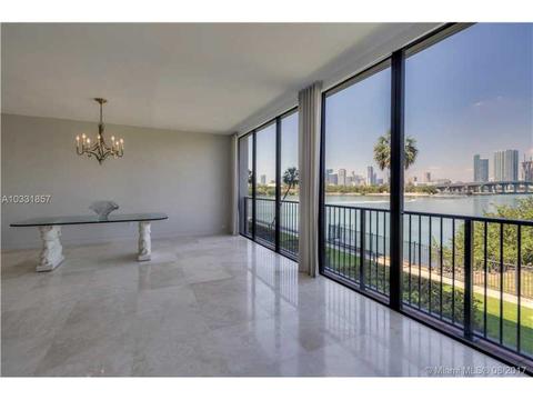 1000 Venetian Way #110