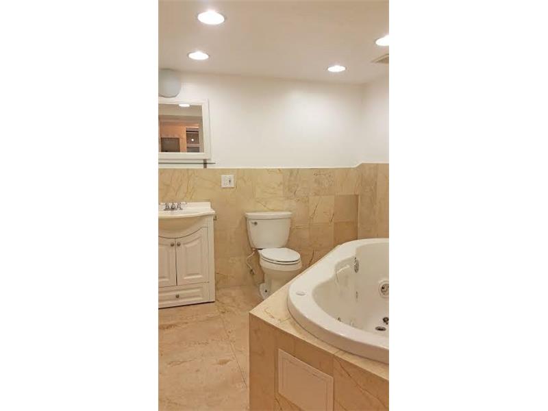 465 Ocean Dr #607