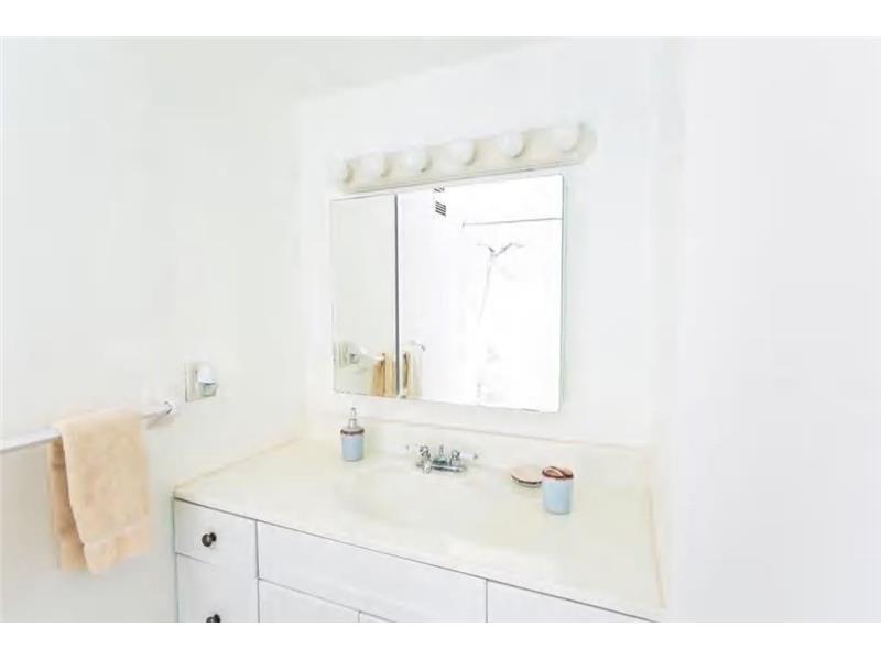 2899 Collins Ave #1239