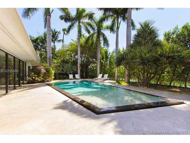 10 Venetian Way #2502/2