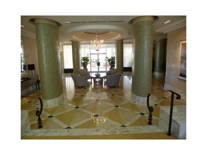 6917 Collins Ave #805