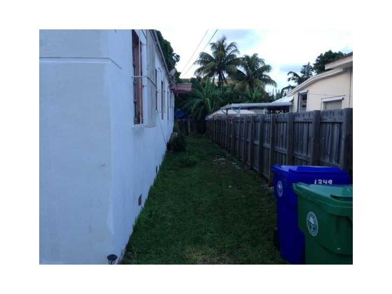 1349 NW 34 St